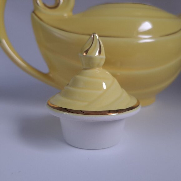 Hall Aladdin Genie Lamp Teapot Yellow Gold Trim Swirl Design Collectible Vintage - Picture 8 of 16